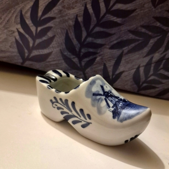 Vintage Miniature Dutch Clog Delft Blue White Holland Porcelain Shoe - Picture 1 of 6